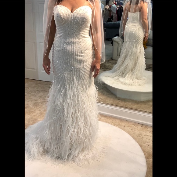 Wedding gown, hair piece & veil - Picture 5 of 7